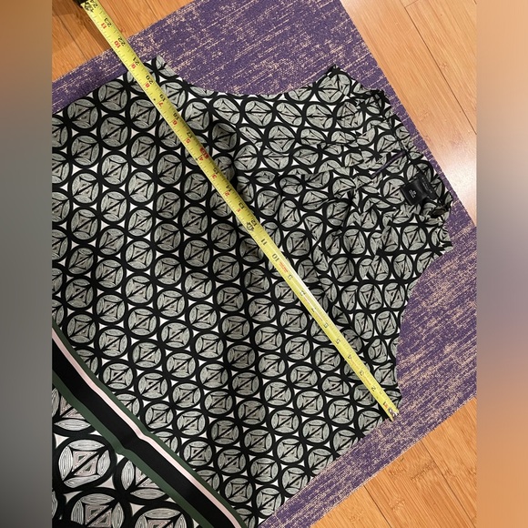 Ann Taylor geometric print top - XS - Picture 3 of 7